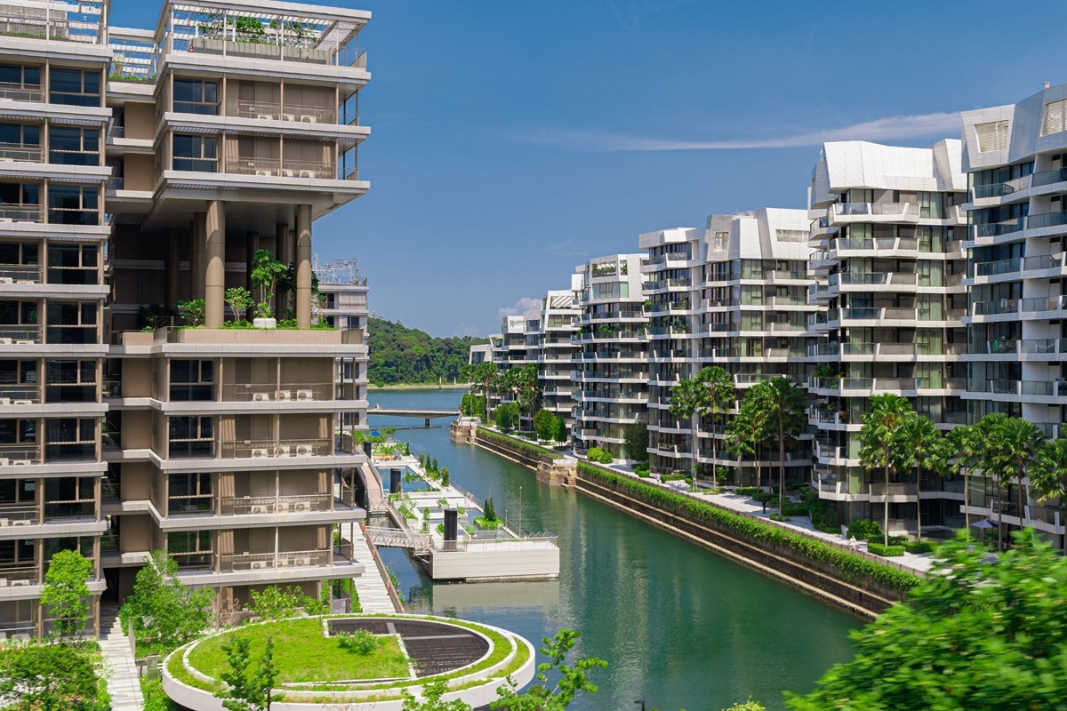 Freehold Legacy vs. High-Yield Leasehold: How Singapore Property Investors Should Structure Portfolios in 2026
